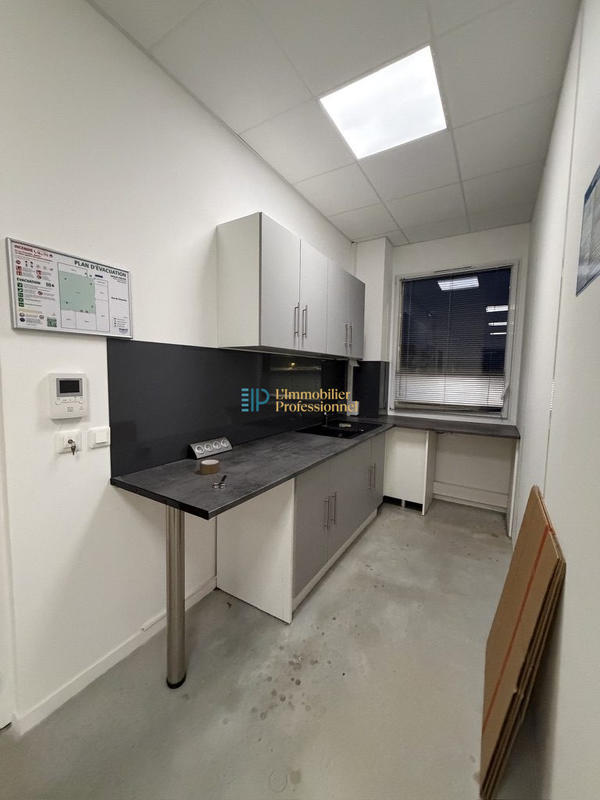 Bureau - 135 m² - 5 pièces