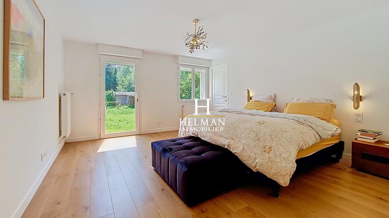 Maison - 222 m² - 8 pièces