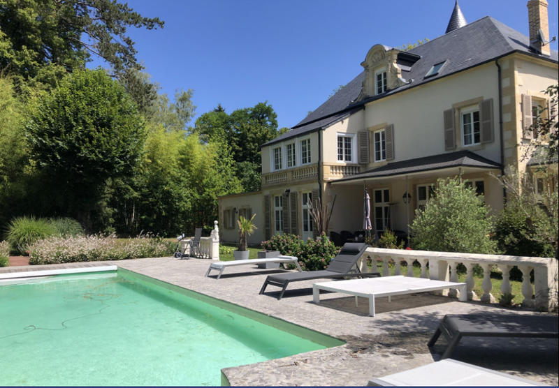 Demeure - 370 m² - 7 pièces