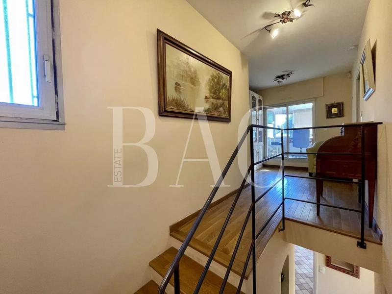 Villa - 250 m² - 8 pièces