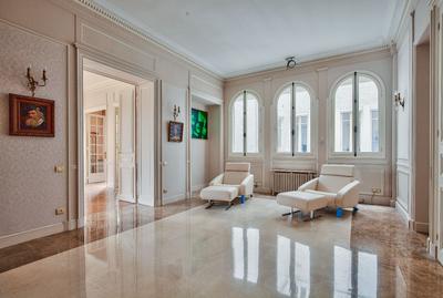 Appartement - 296 m² - 8 pièces