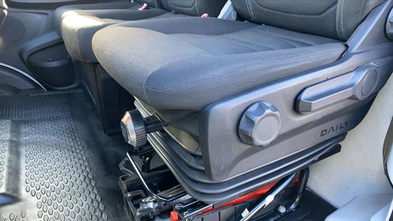 Iveco Daily Vu 2.3 d 136 L2h2 35s14 - 3 places