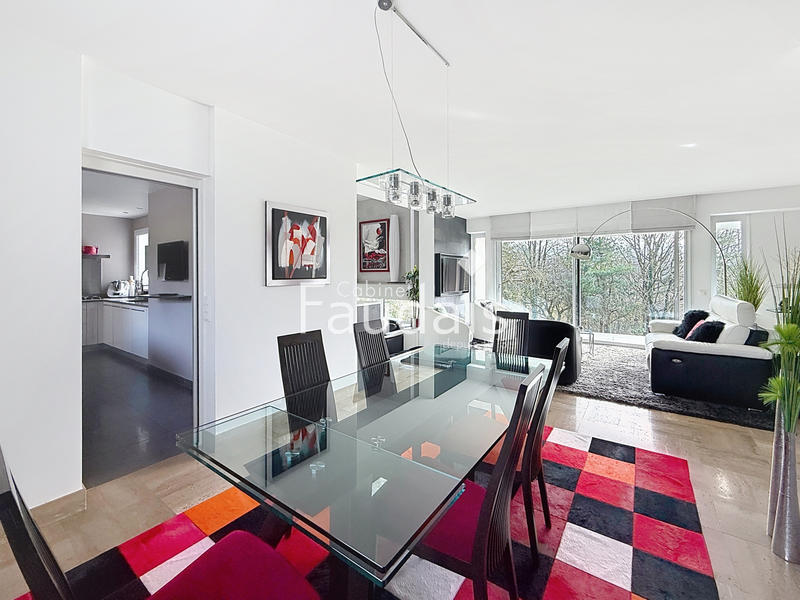 Maison - 275 m² - 9 pièces