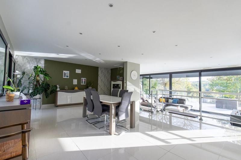 Maison - 238 m² - 8 pièces