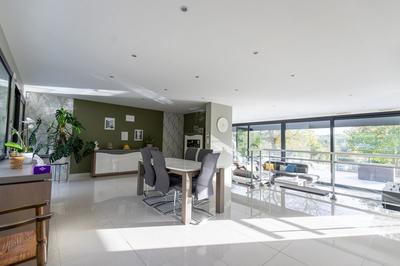 Maison - 238 m² - 8 pièces
