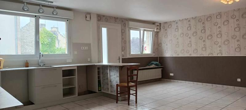 Maison - 94 m² - 10 pièces