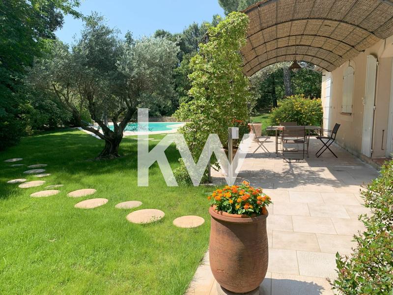 Maison - 217 m² - 7 pièces