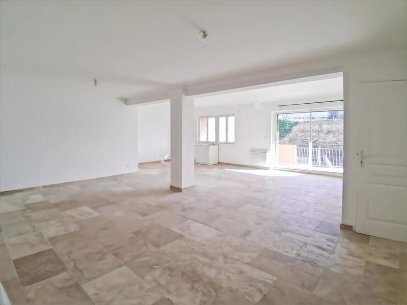 Maison - 536 m² - 6 pièces