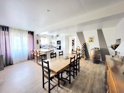 Maison - 186 m² - 8 pièces