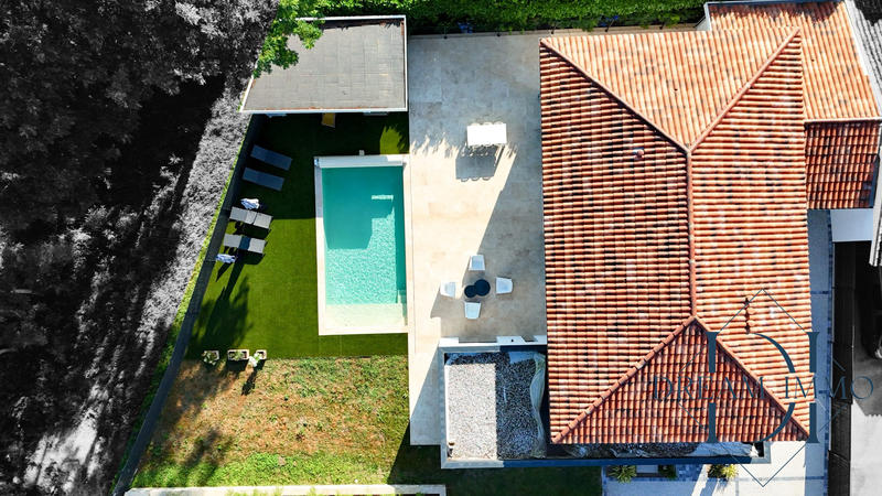 Maison contemporaine - 198 m² - 7 pièces