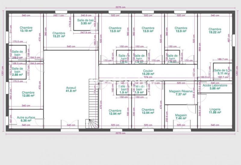 Maison - 1 875 m² - 67 pièces