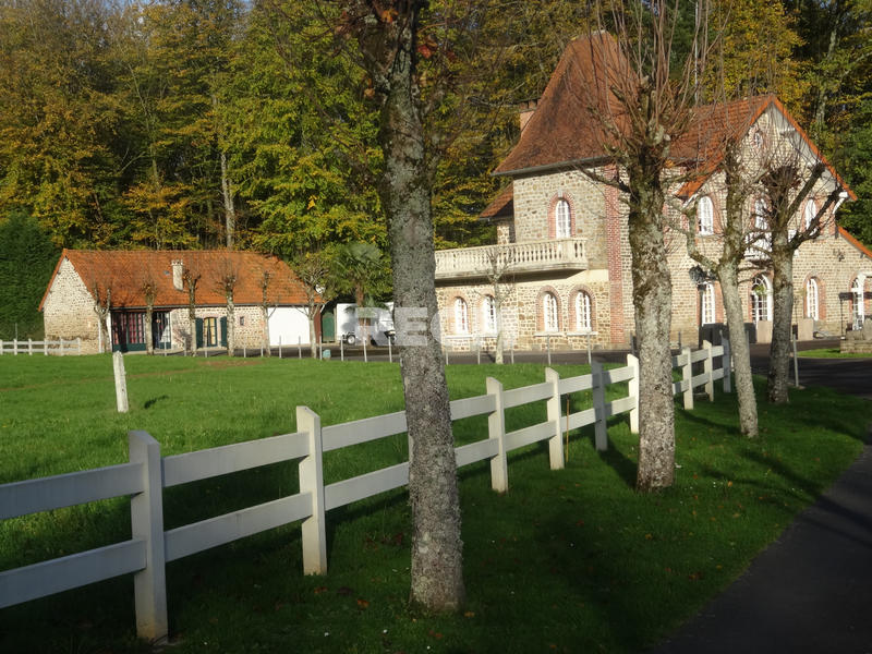 Propriété - 8 191 m² - 11 pièces