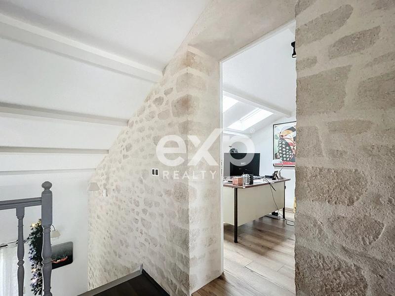 Maison - 235 m² - 8 pièces