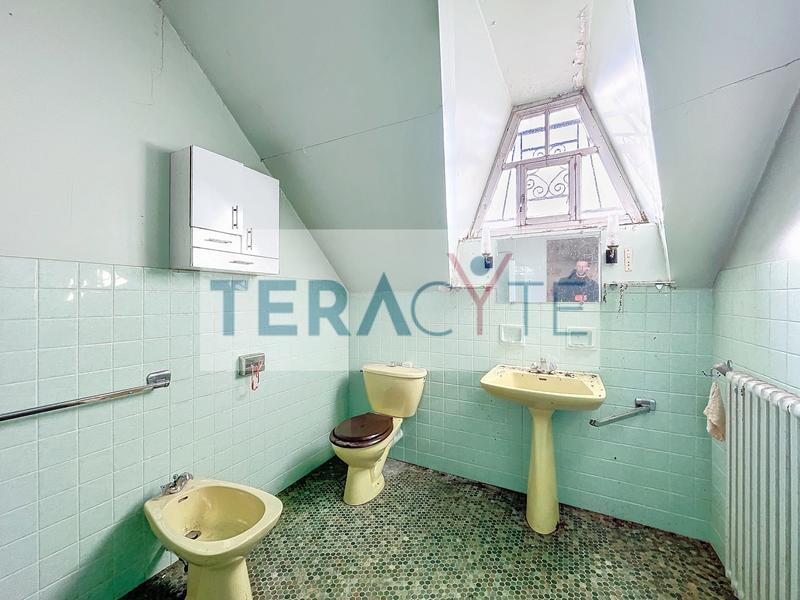 Maison traditionnelle - 216 m² - 7 pièces