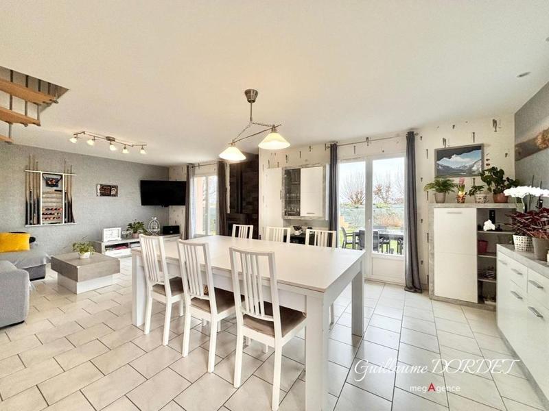 Maison traditionnelle - 90 m² - 4 pièces