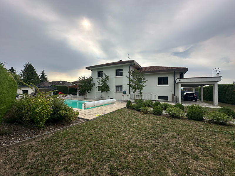 Maison - 242 m² - 8 pièces