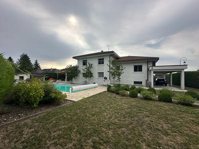 Maison - 242 m² - 8 pièces