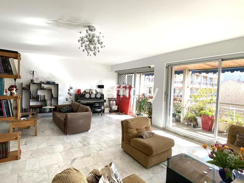 Appartement - 166 m² - 5 pièces