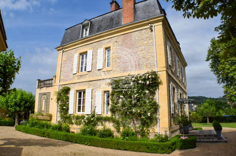 Maison - 240 m² - 12 pièces