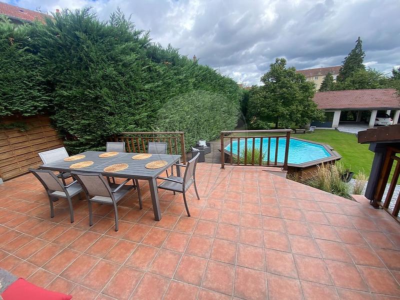 Propriété - 158 m² - 6 pièces