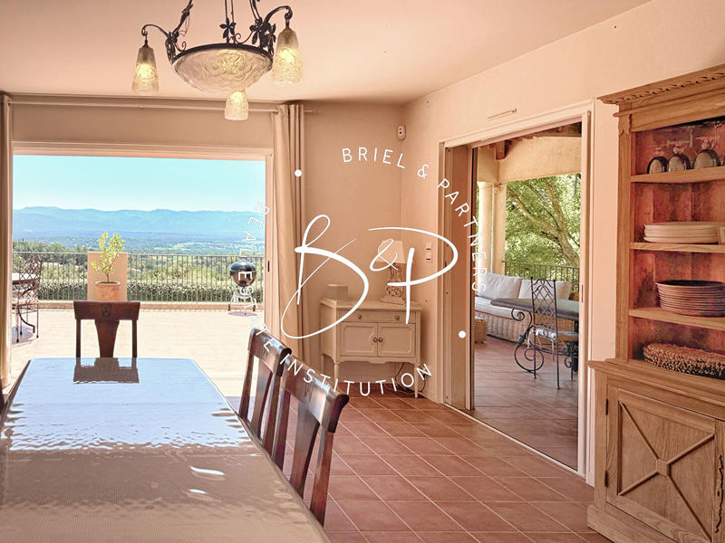 Maison - 267 m² - 8 pièces