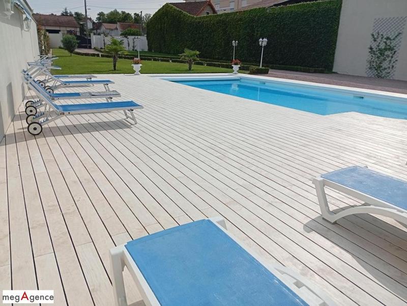 Maison en pierre - 311 m² - 11 pièces