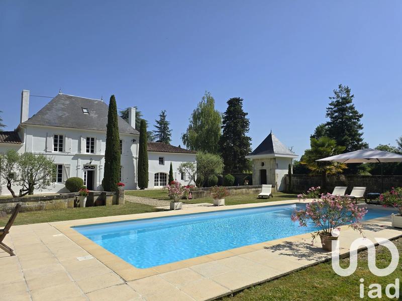 Maison - 270 m² - 10 pièces