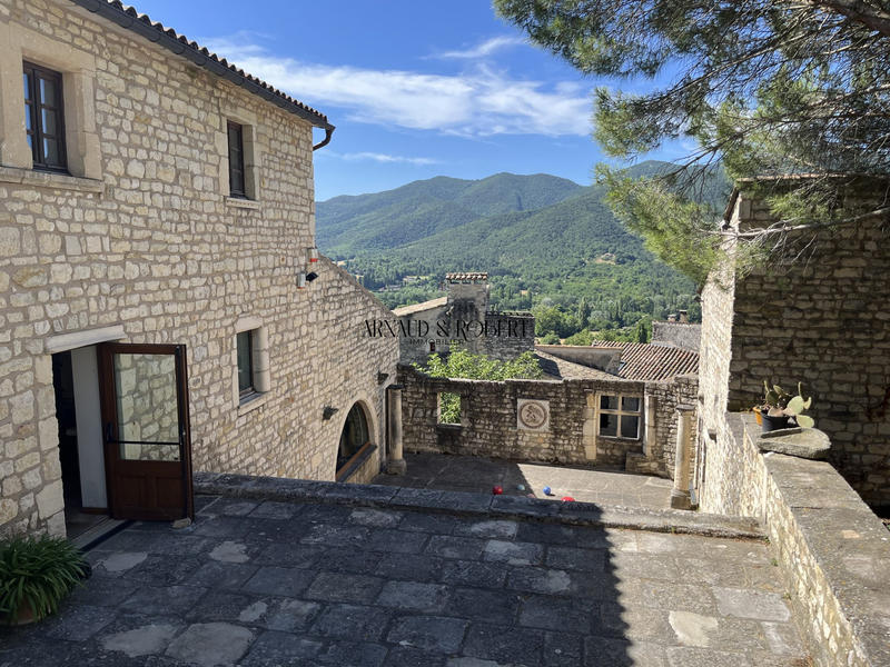 Maison - 450 m² - 10 pièces