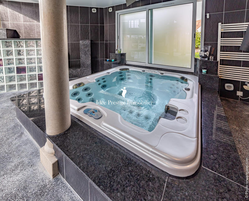 Maison contemporaine - 574 m² - 15 pièces