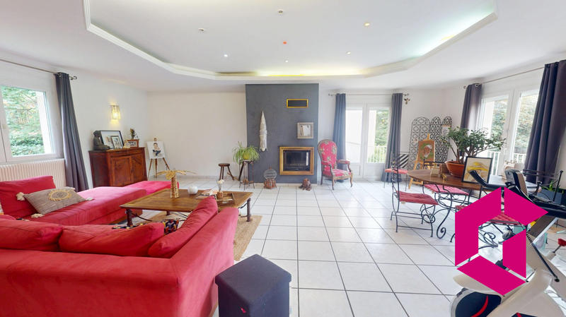 Maison - 182 m² - 8 pièces