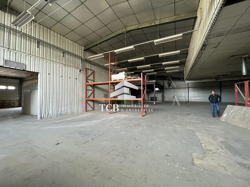 Local d'activités - 1 850 m²