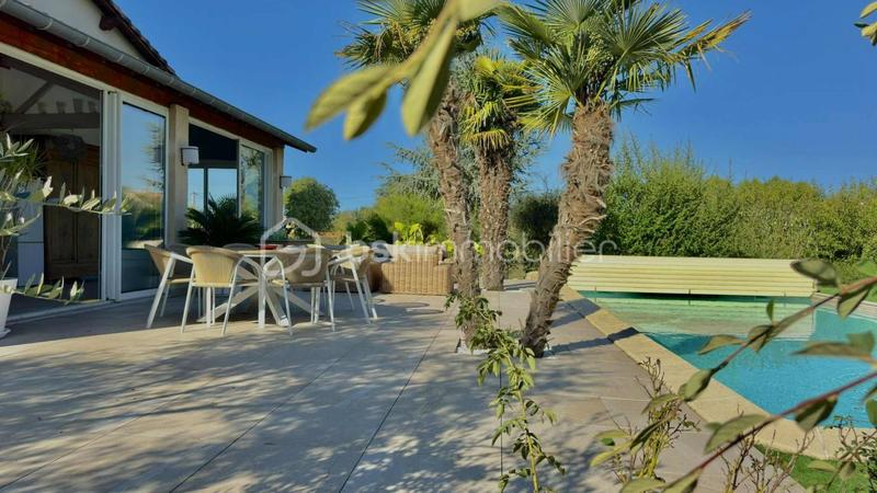 Maison traditionnelle - 165 m² - 6 pièces