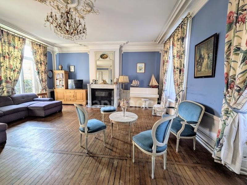 Maison - 534 m² - 16 pièces