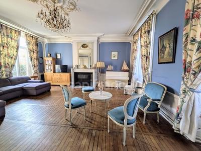 Maison - 534 m² - 16 pièces