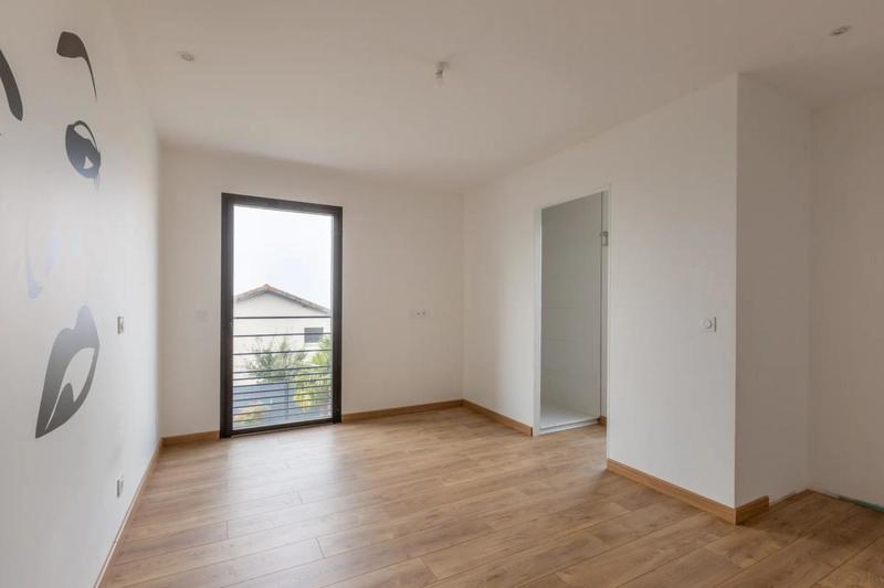 Maison - 246 m² - 8 pièces