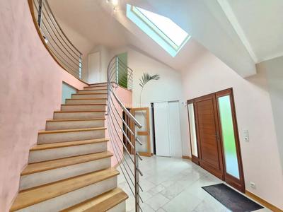 Maison - 210 m² - 5 pièces