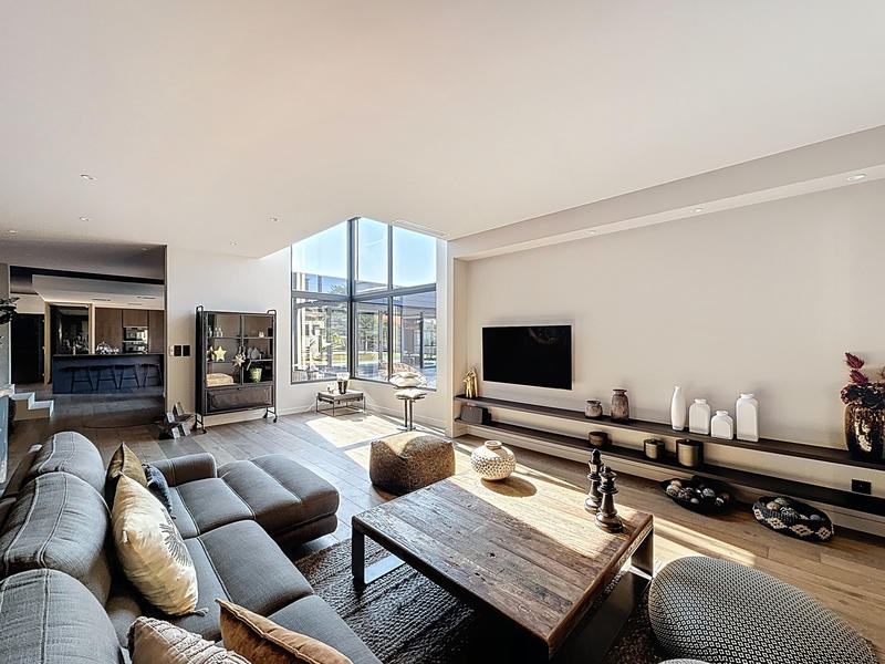 Maison - 243 m² - 8 pièces