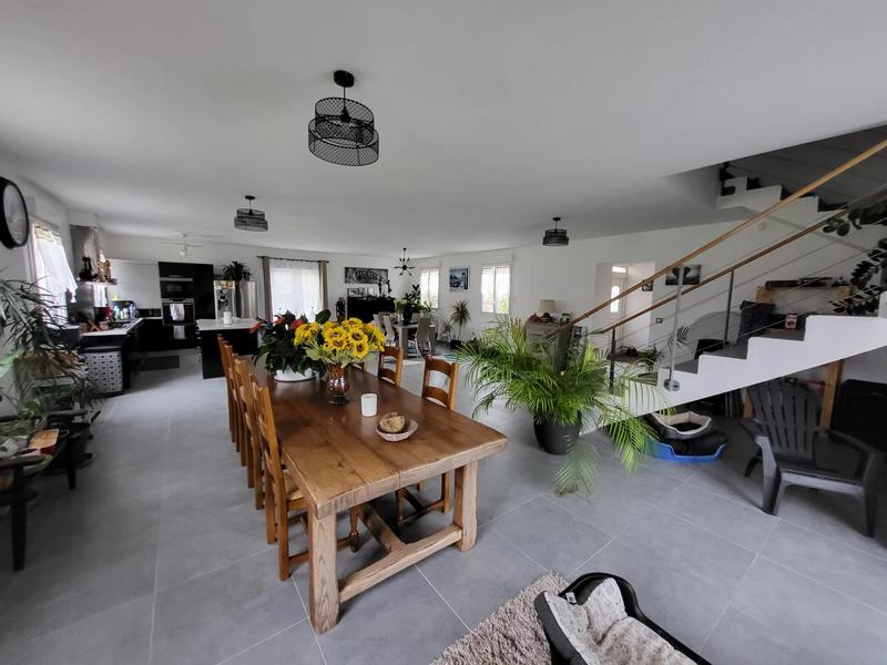 Maison - 282 m² - 11 pièces