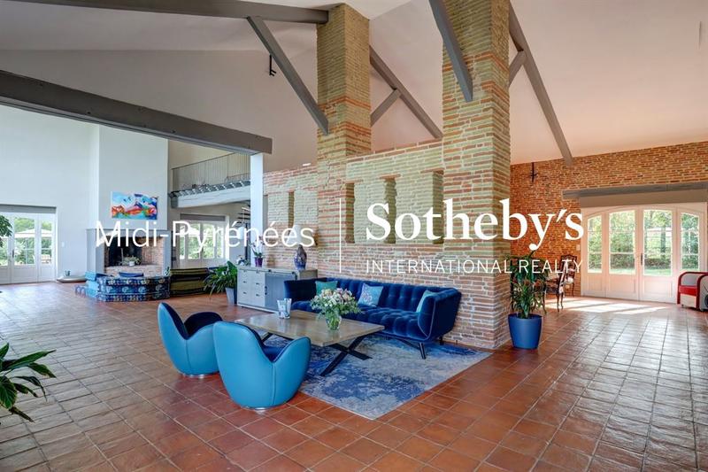 Maison - 730 m² - 14 pièces