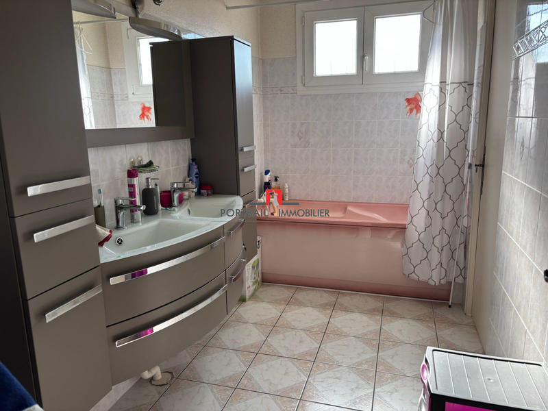 Maison - 208 m² - 9 pièces