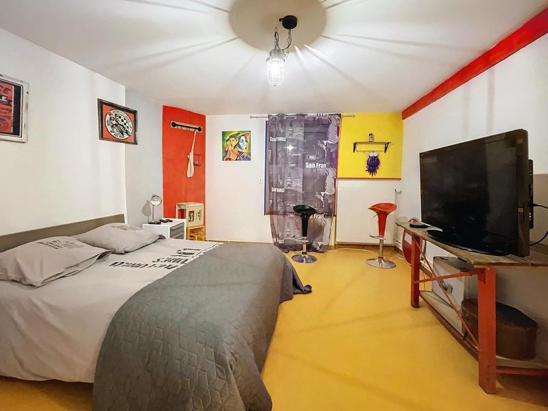 Maison - 412 m² - 9 pièces