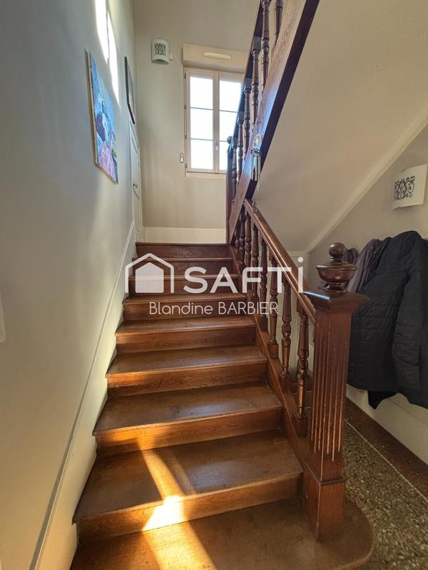 Maison - 220 m² - 9 pièces