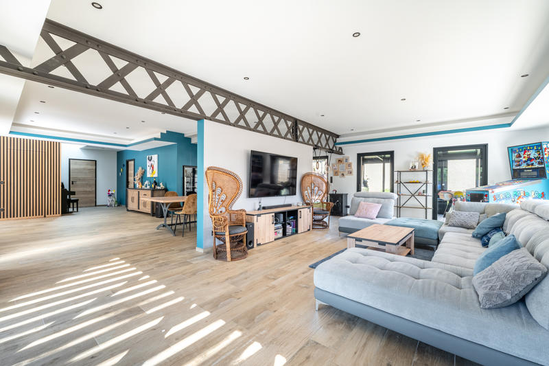 Villa - 250 m² - 7 pièces