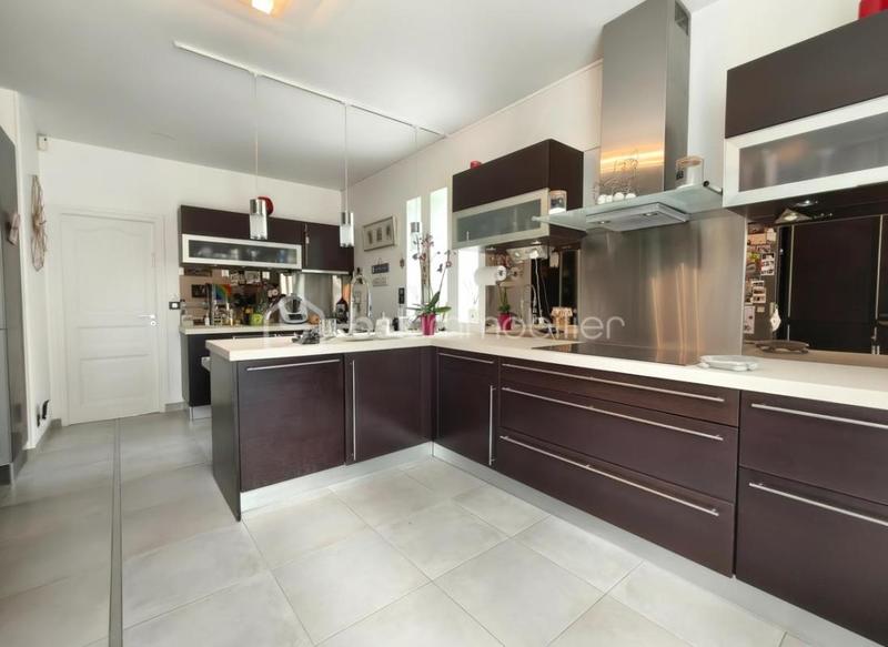 Maison - 154 m² - 8 pièces