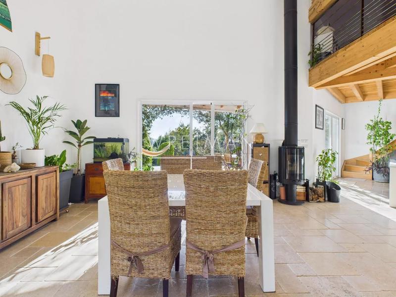 Villa - 207 m² - 6 pièces