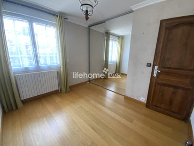 Maison traditionnelle - 145 m² - 6 pièces