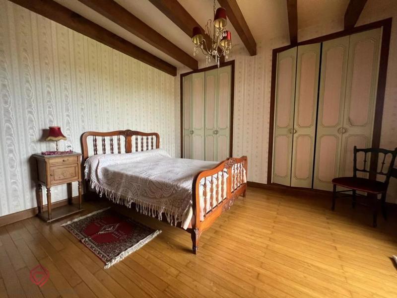 Maison - 221 m² - 8 pièces