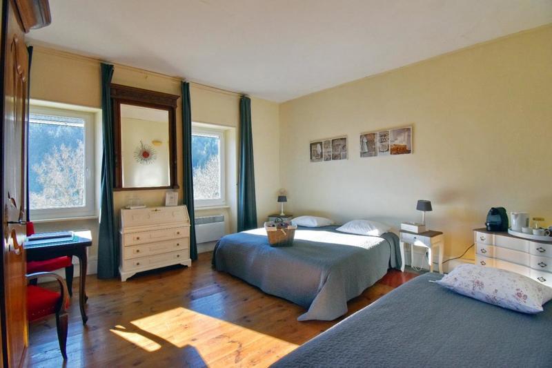 Maison - 328 m² - 12 pièces