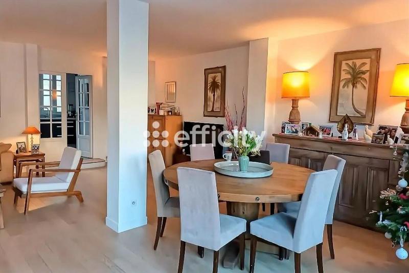 Maison - 326 m² - 6 pièces