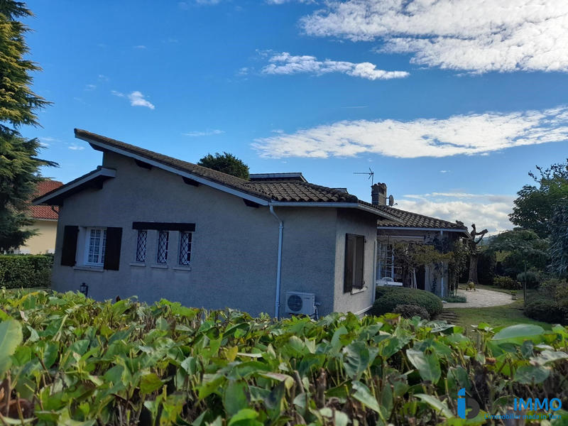 Maison traditionnelle - 195 m² - 10 pièces